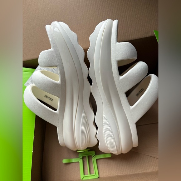 BNWT Crocs Mega Crush Triple Strap Sandals – Chalk White – Style ID: 521539 - Picture 10 of 15